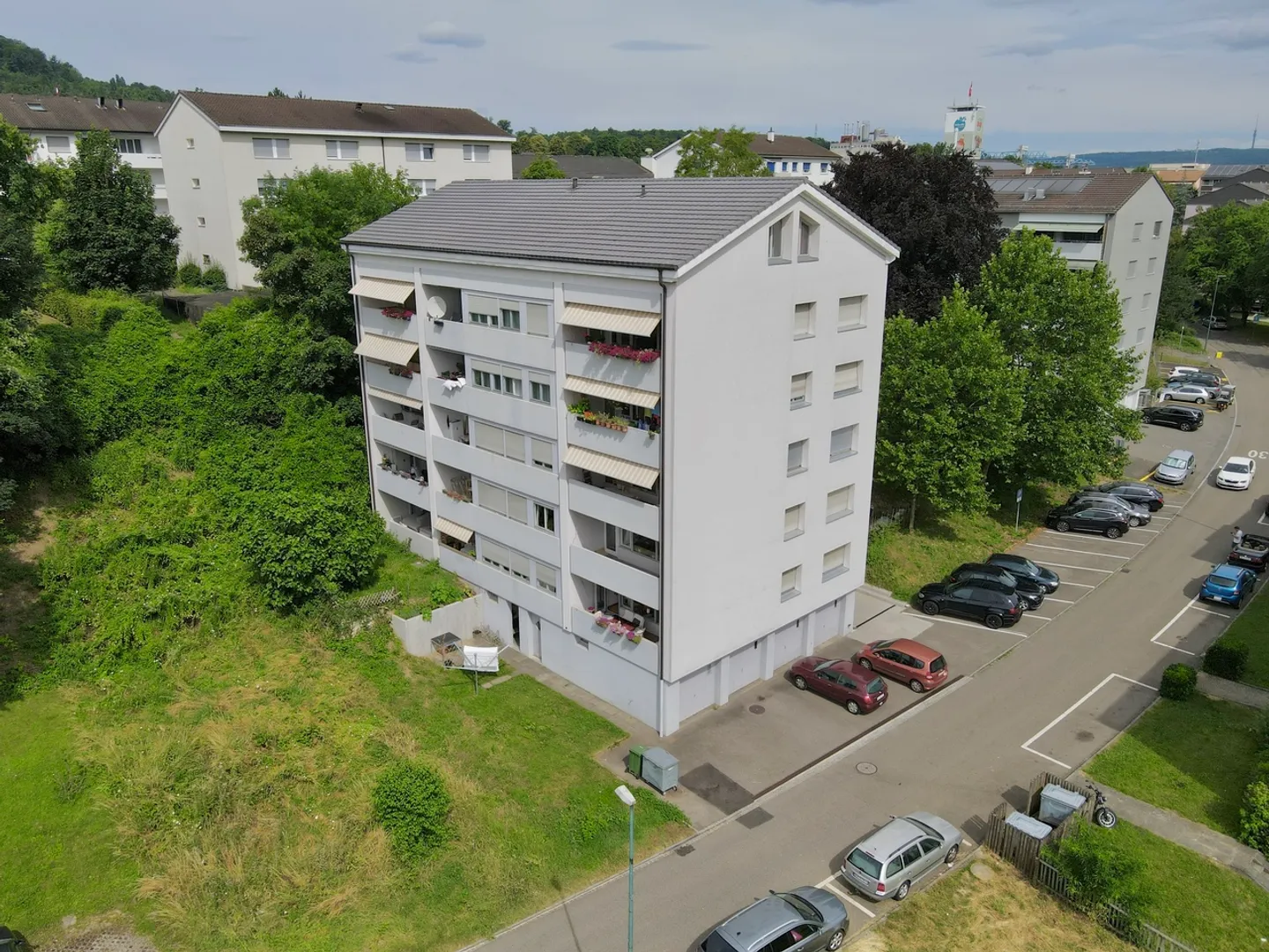 Hochwertig sanierte Wohnung mit Balkon und Parkplatz - Foto 3 von 9