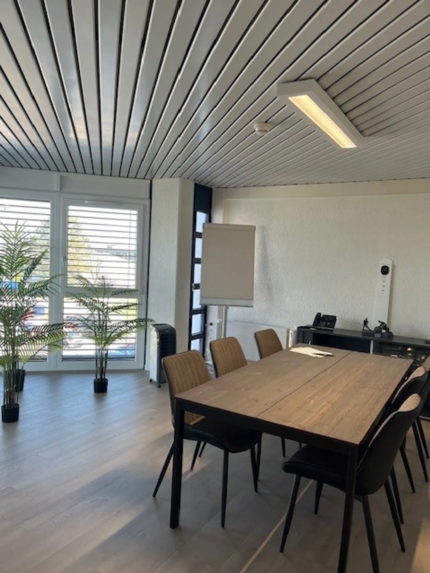 Offices of 59 m2 and 22 m2 linked - Photo 2 of 3