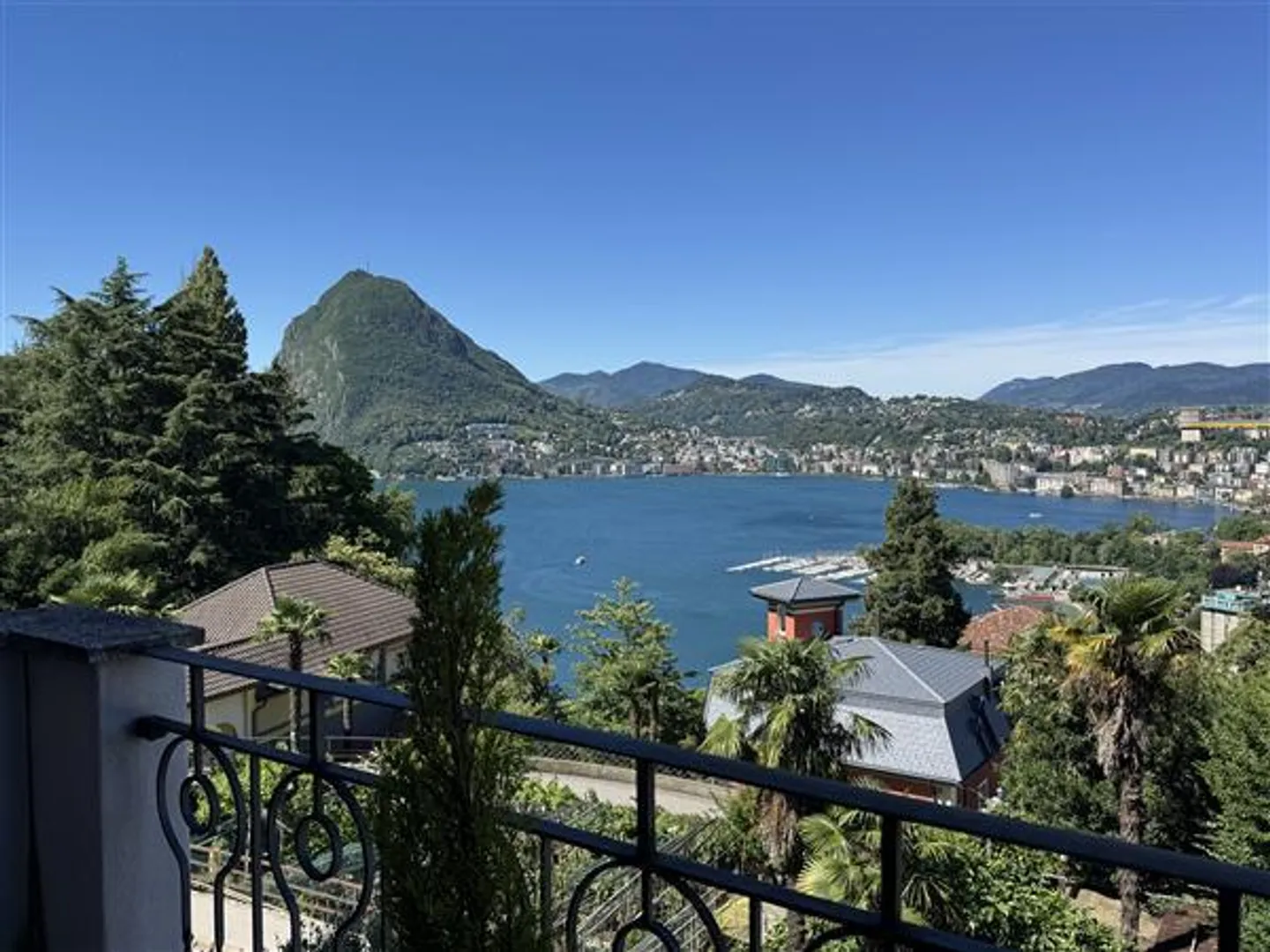 Appartement Charmant avec Vue sur le Lac - Photo 1 sur 13