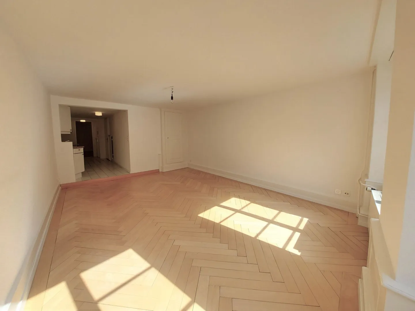 Appartement ancien dans la vieille ville - Photo 2 sur 11