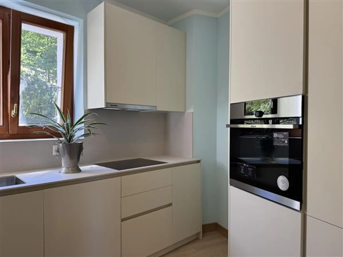 Appartement Charmant avec Vue sur le Lac - Photo 4 sur 13