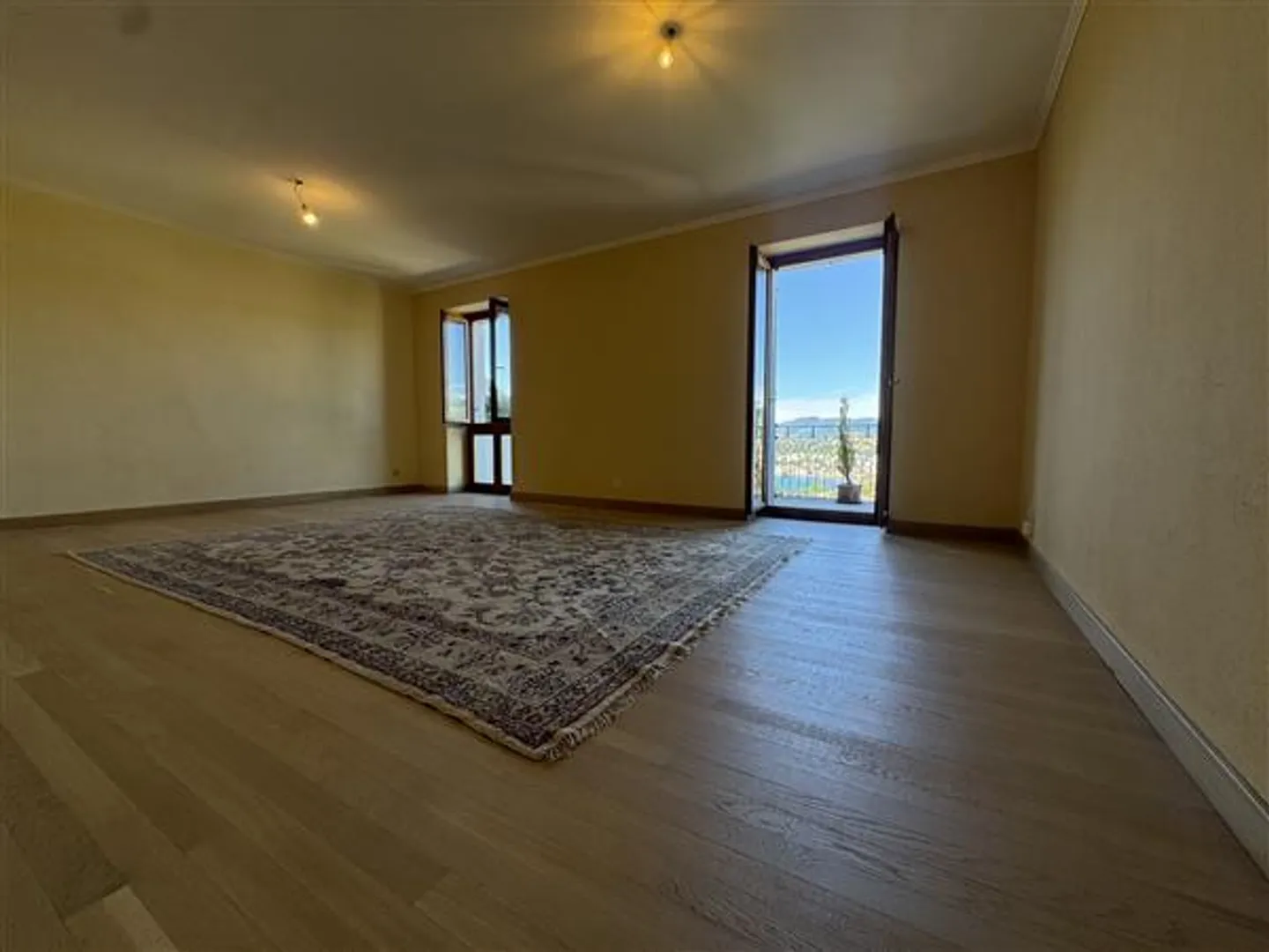Appartement Charmant avec Vue sur le Lac - Photo 6 sur 13