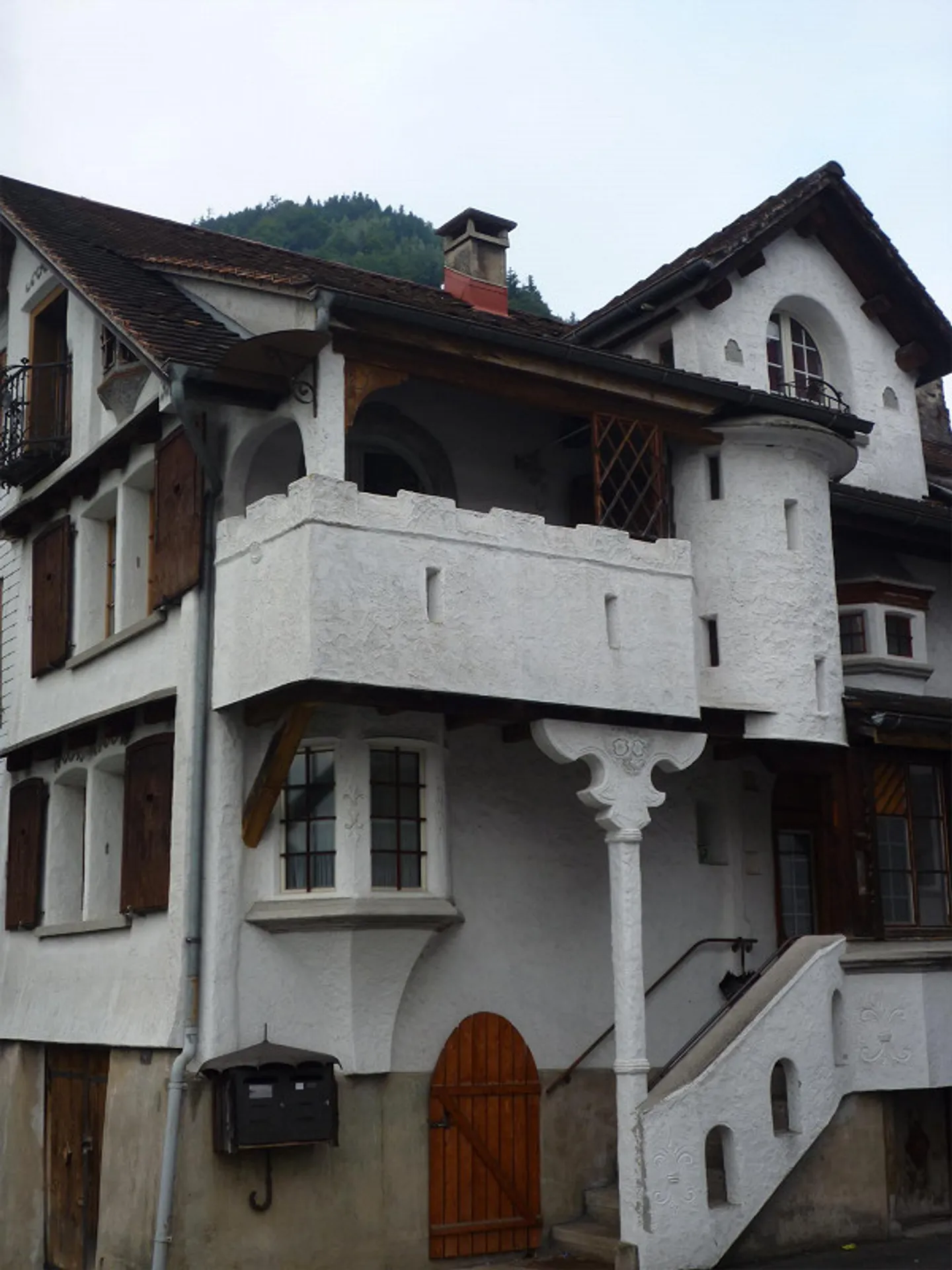 Einzigartige 3.5-Zimmerwohnung mit Altbau-Charme - Foto 1 von 15