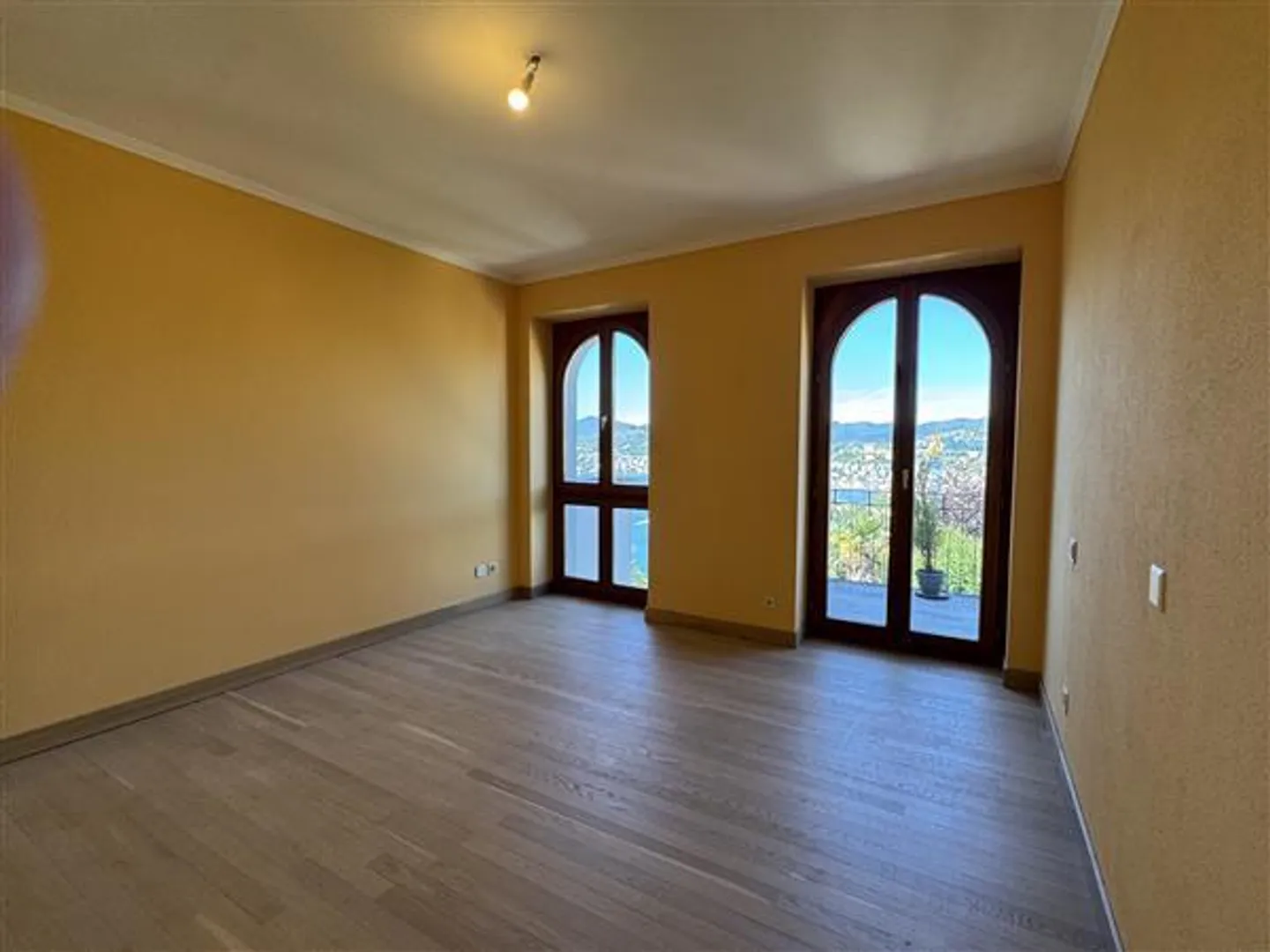 Appartement Charmant avec Vue sur le Lac - Photo 7 sur 13