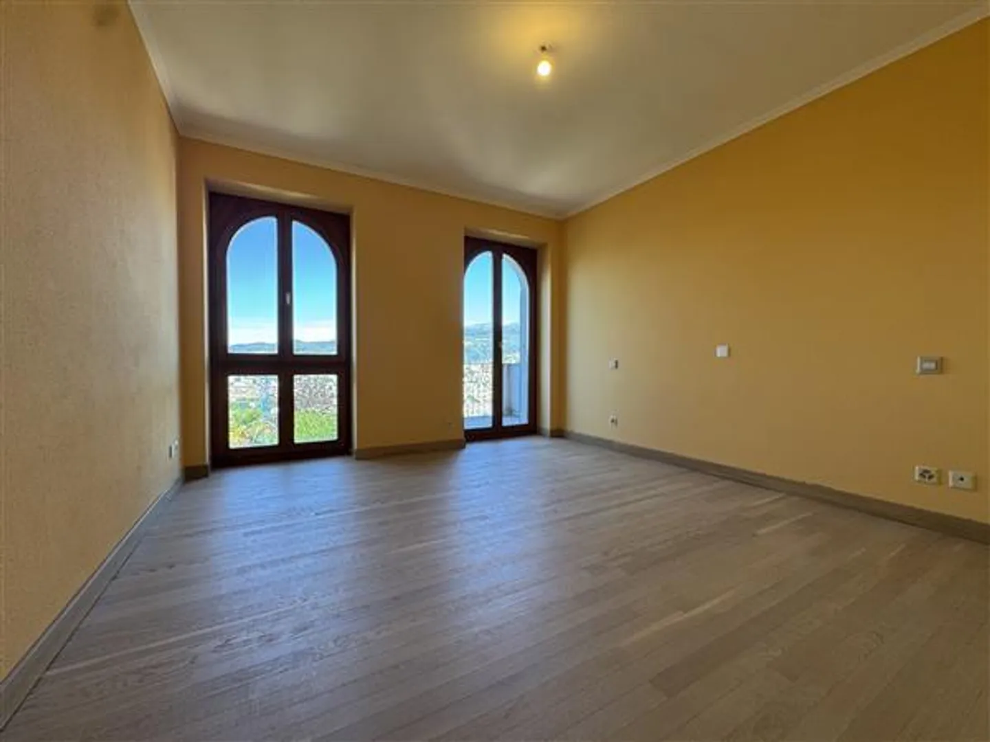 Appartement Charmant avec Vue sur le Lac - Photo 8 sur 13
