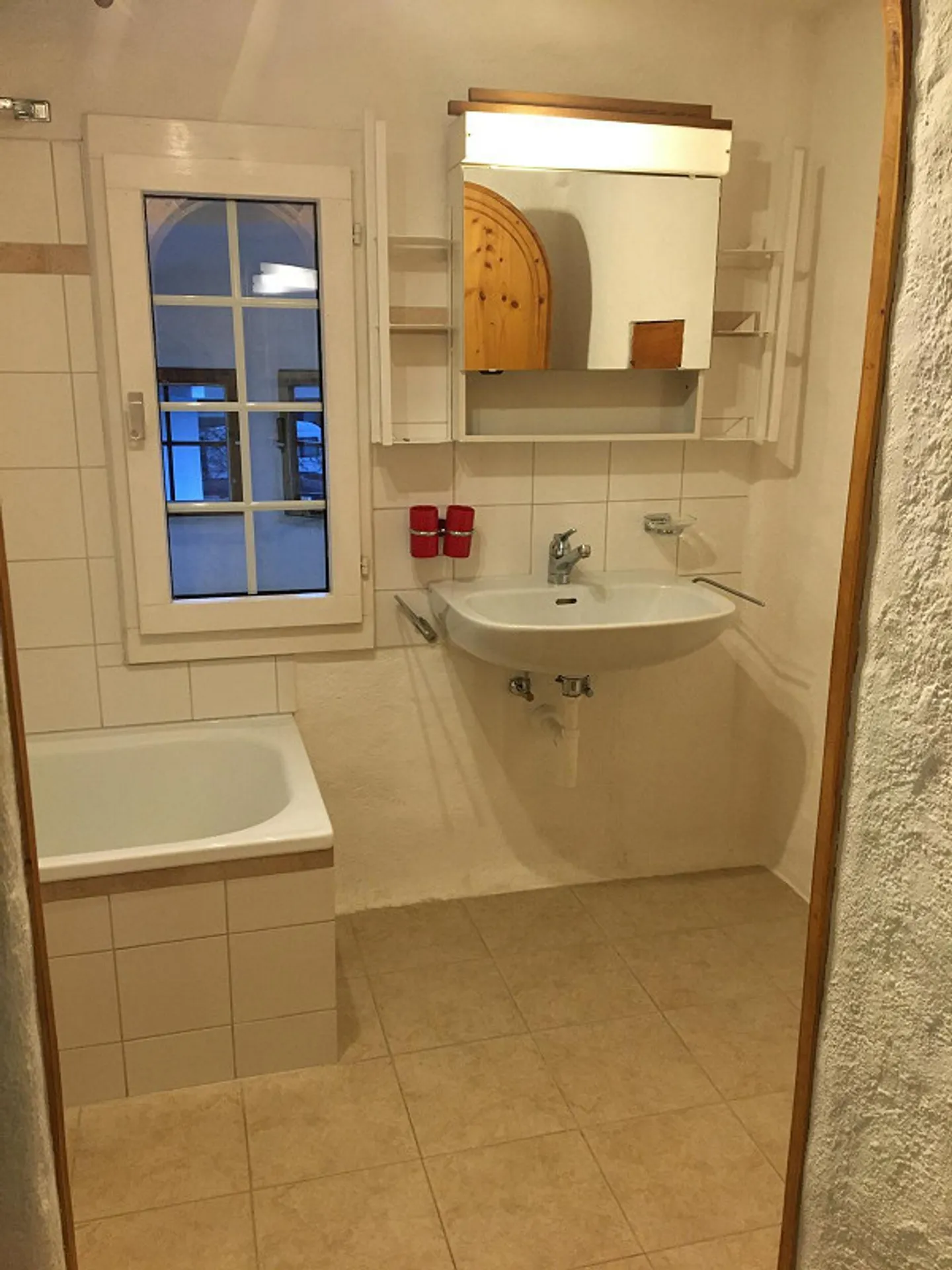 Einzigartige 3.5-Zimmerwohnung mit Altbau-Charme - Foto 9 von 15