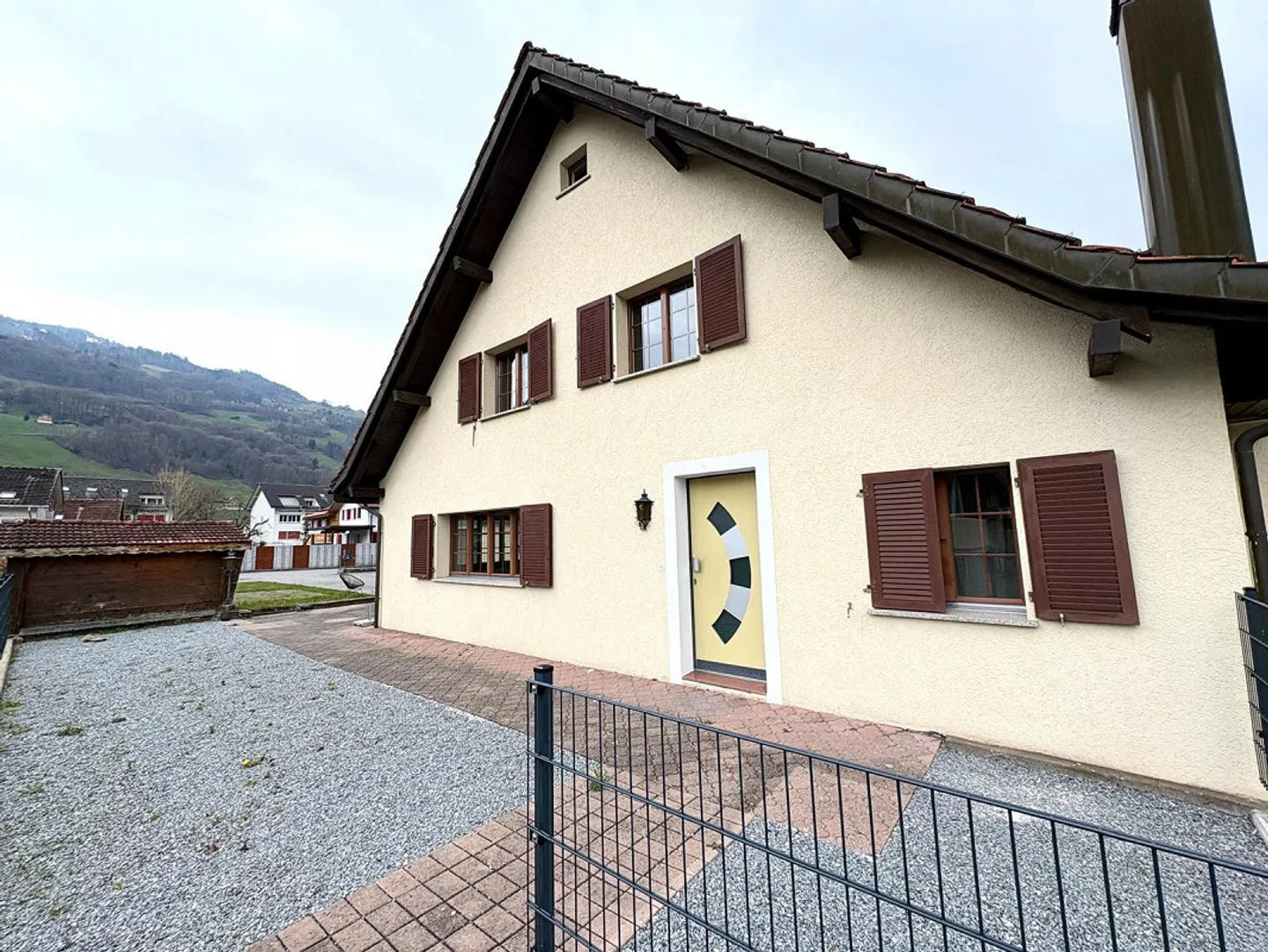 5.5 Room Maisonette Apartment with Single-Family Home Feeling - Photo 1 of 12