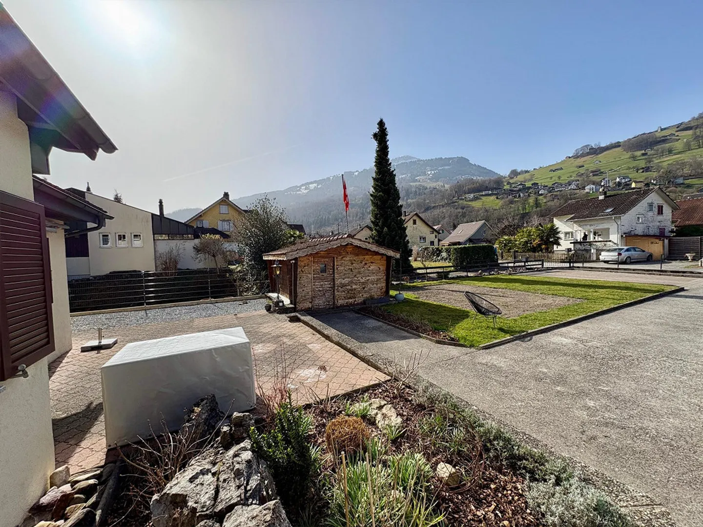 5.5 Room Maisonette Apartment with Single-Family Home Feeling - Photo 2 of 12