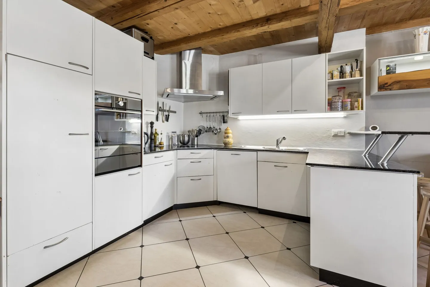 Appartement en duplex confortable de 4,5 pièces avec beaucoup de charme - Photo 3 sur 13