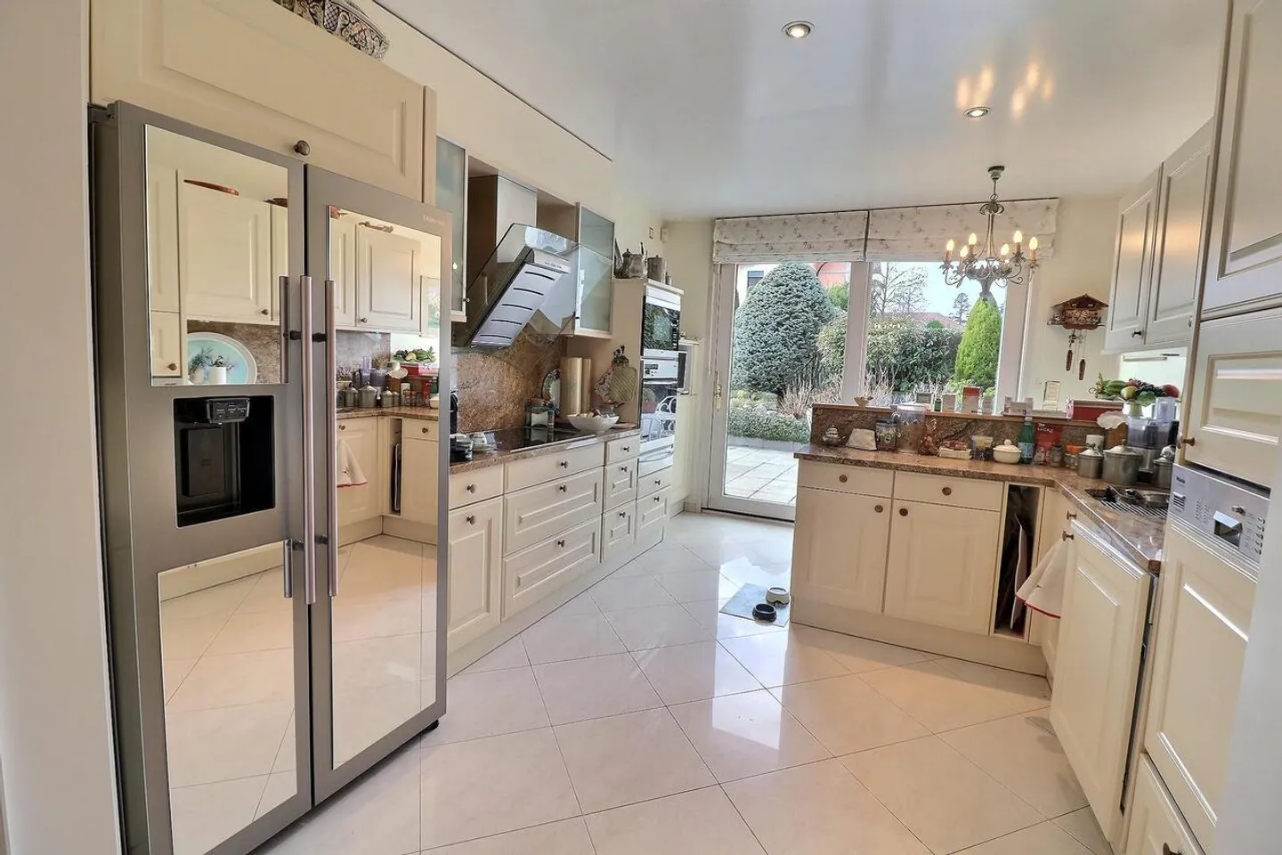 Magnifique appartement en viager occupé sans loyer. Vue sur le lac et port privé. - Photo 5 sur 34