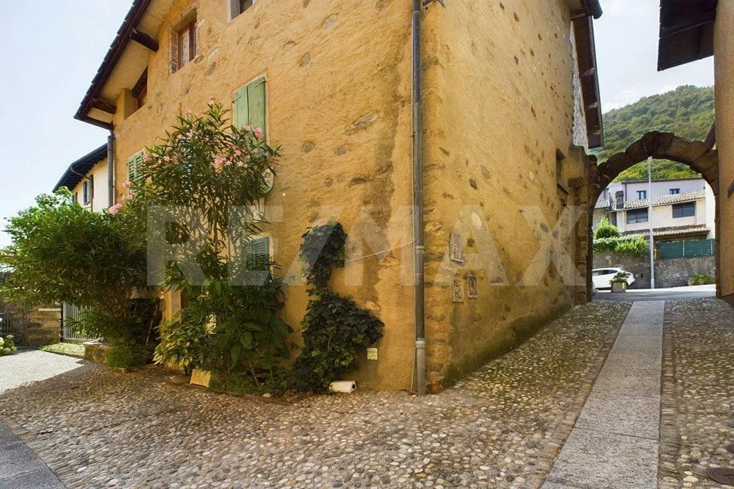 4 Room furnished apartment - Photo 1 of 13