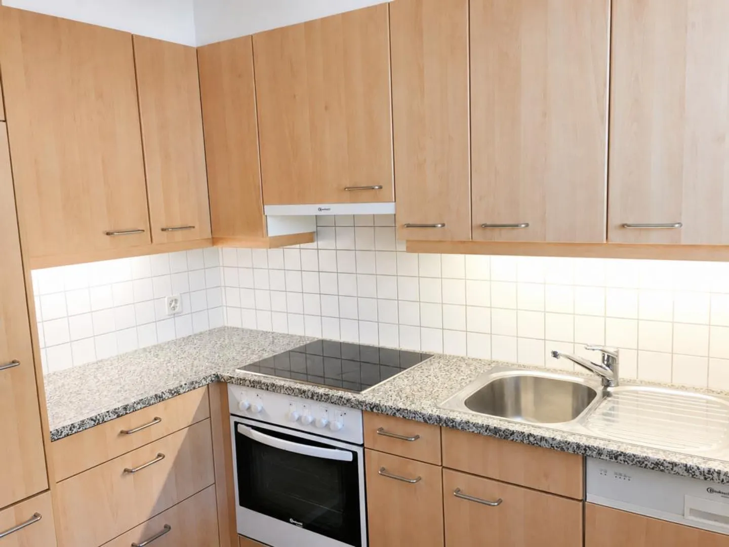 Appartement lumineux de 3 pièces au rez-de-chaussée surélevé - Photo 2 sur 8