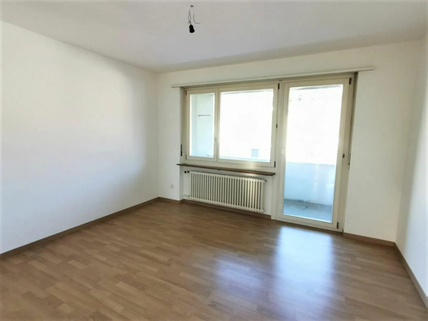 Appartement lumineux de 3 pièces au rez-de-chaussée surélevé - Photo 4 sur 8