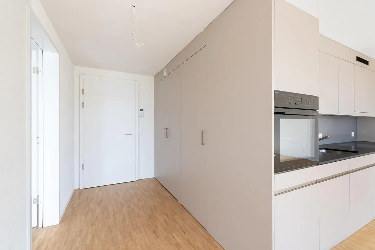 Moderno appartamento di 3,5 stanze con balcone e vista sulle montagne a Zollikofen - Foto 2 di 7