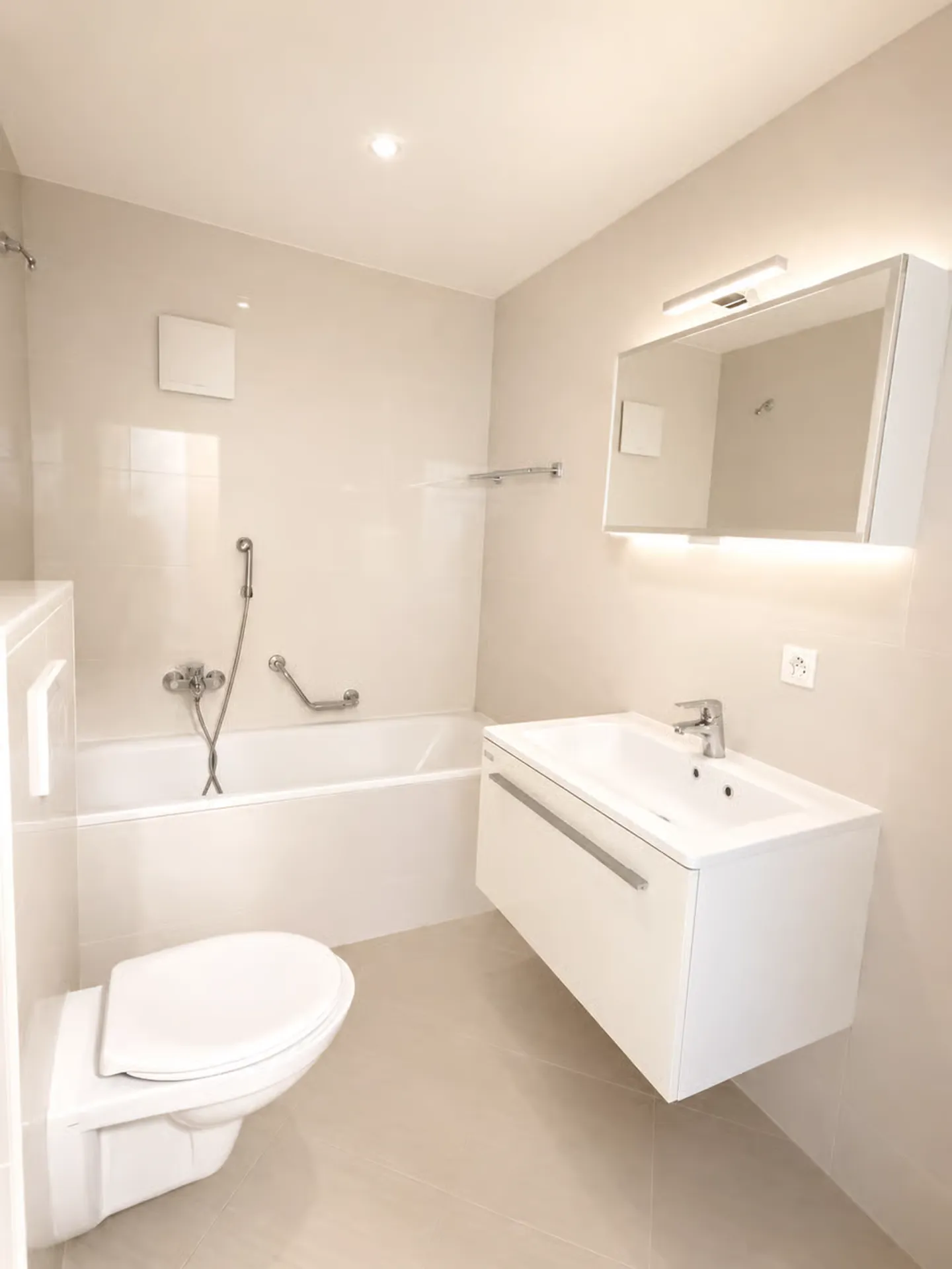 Romont - Modernes 2,5-Zimmer-Apartment mit großem Balkon von 15,7 m² und Tiefgaragenstellplatz - Foto 5 von 6