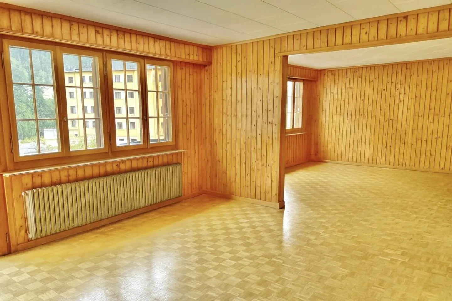 CHARMANTE UND ZENTRALE 4.5-ZIMMER-WOHNUNG MIT WUNDERBARER BERGPANORAMASICHT - Photo 4 sur 9