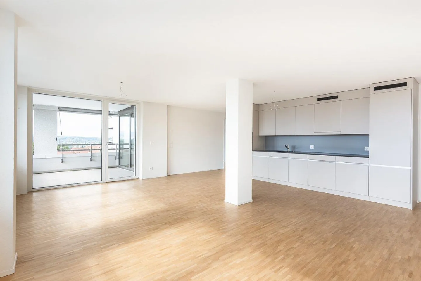 Moderno appartamento di 3,5 stanze con balcone e vista sulle montagne a Zollikofen - Foto 1 di 7