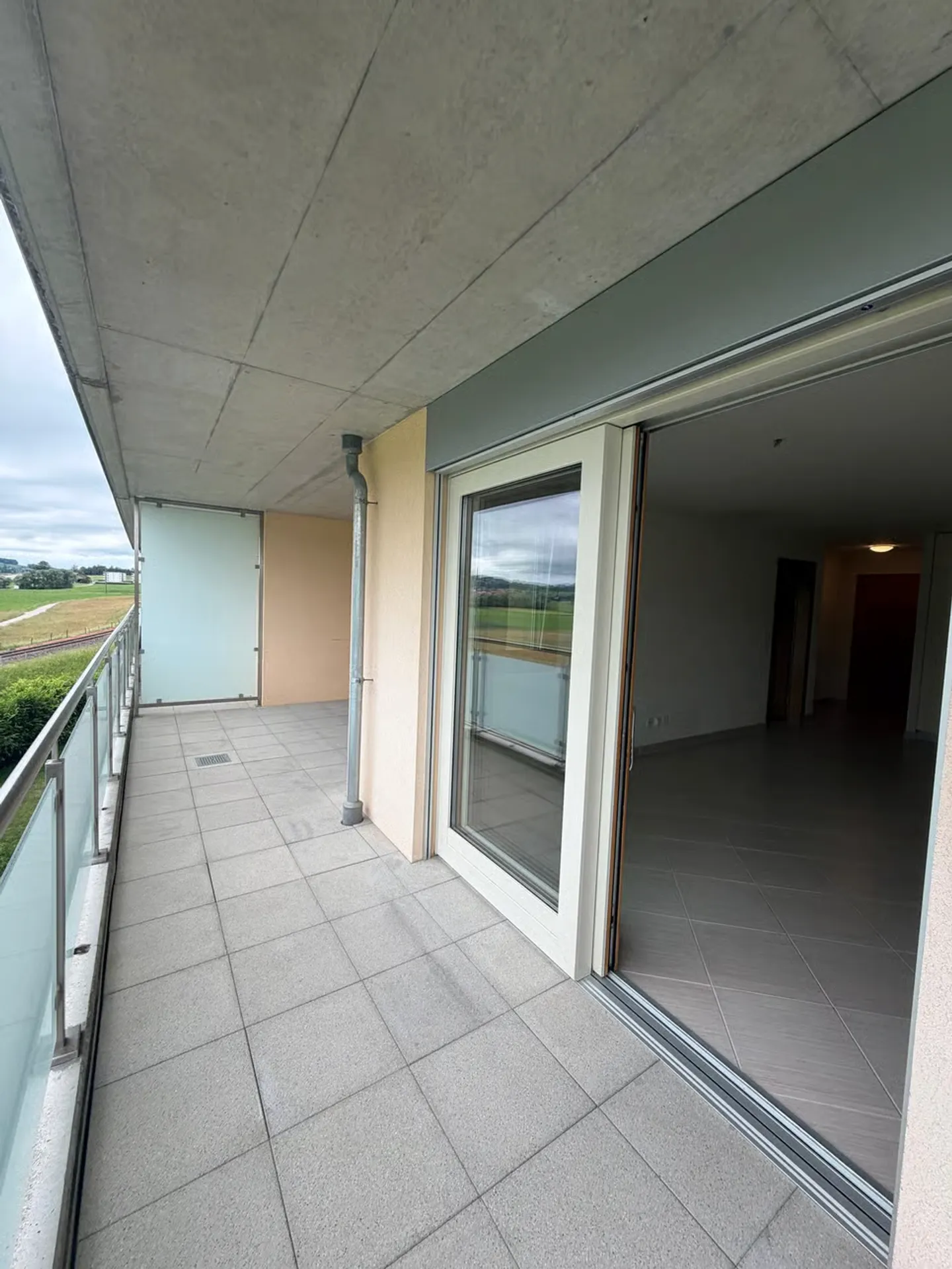 Romont - Modernes 2,5-Zimmer-Apartment mit großem Balkon von 15,7 m² und Tiefgaragenstellplatz - Foto 6 von 6