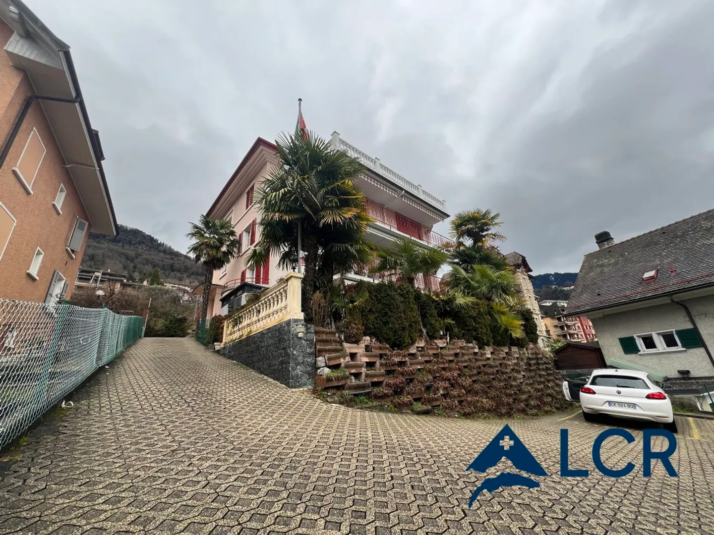 Real estate investment in Montreux / 4 apartments / 8 parking spaces / lake view - Photo 3 of 6