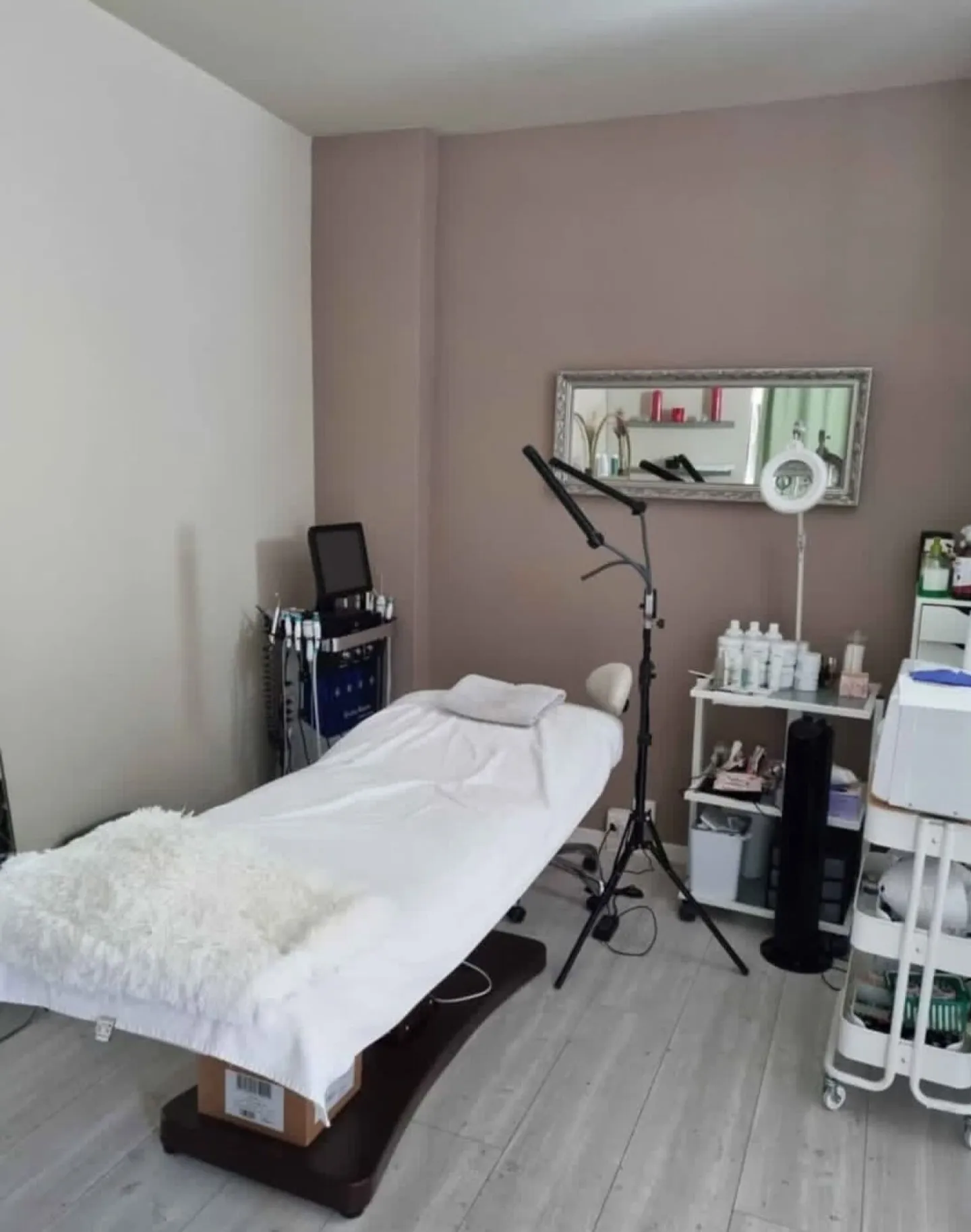 Manicure e pedicure perfette nel cuore di Zurigo - Foto 5 di 7