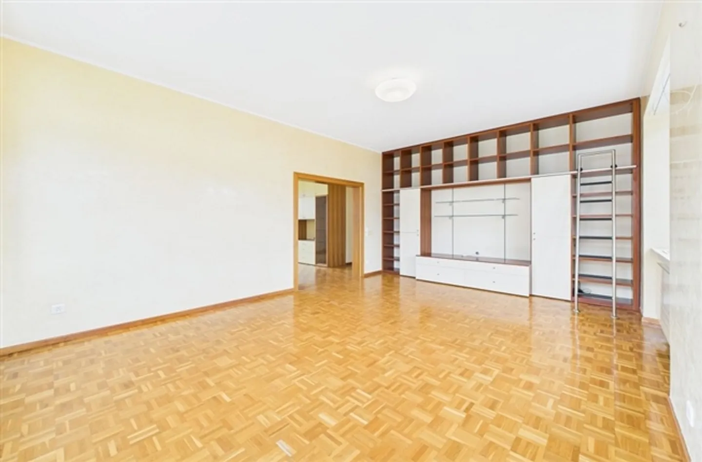 3.5 Room apartment - Photo 3 of 13