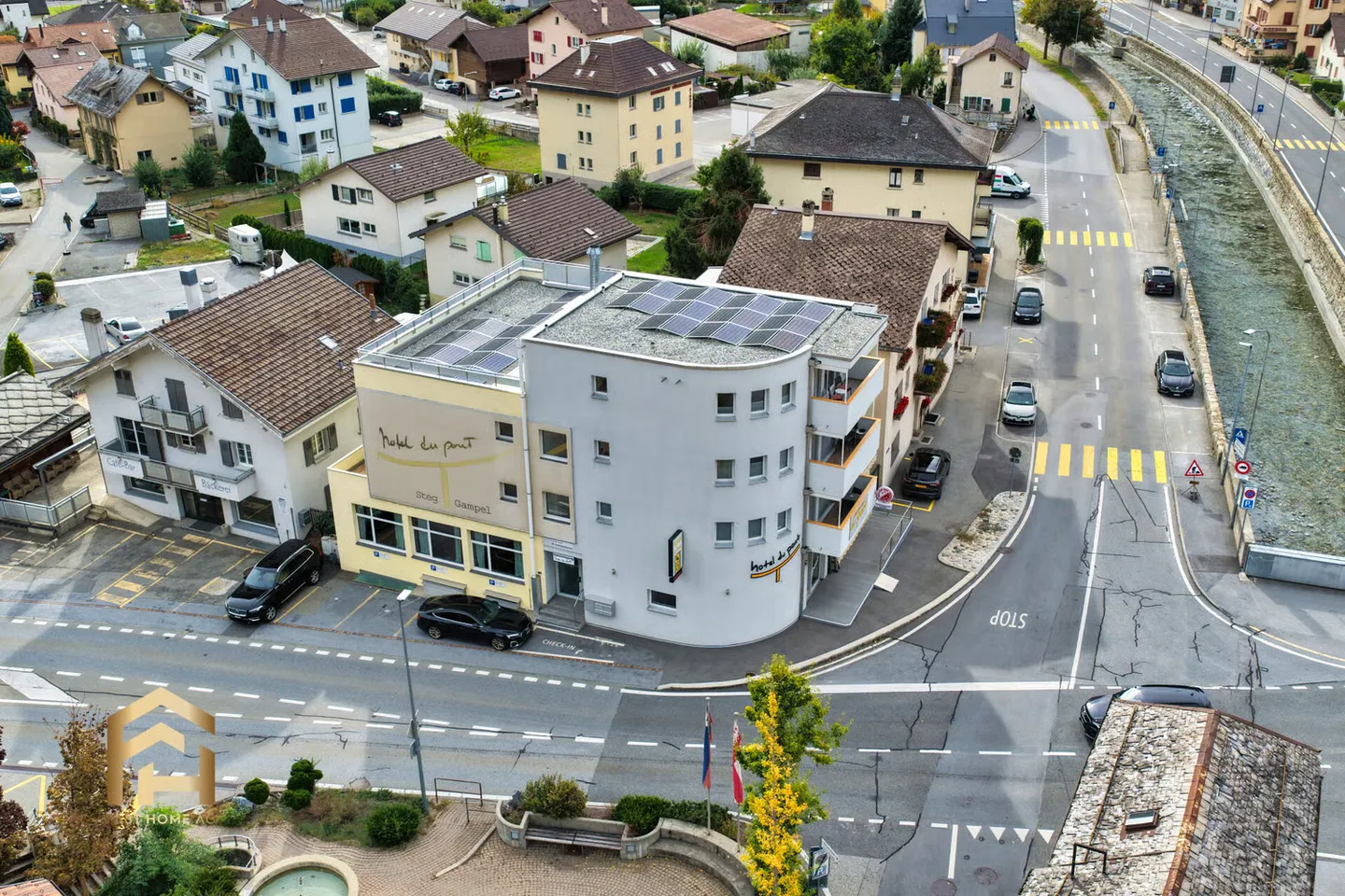 Hôtel rentable avec activité en cours dans le Valais - Photo 1 sur 8
