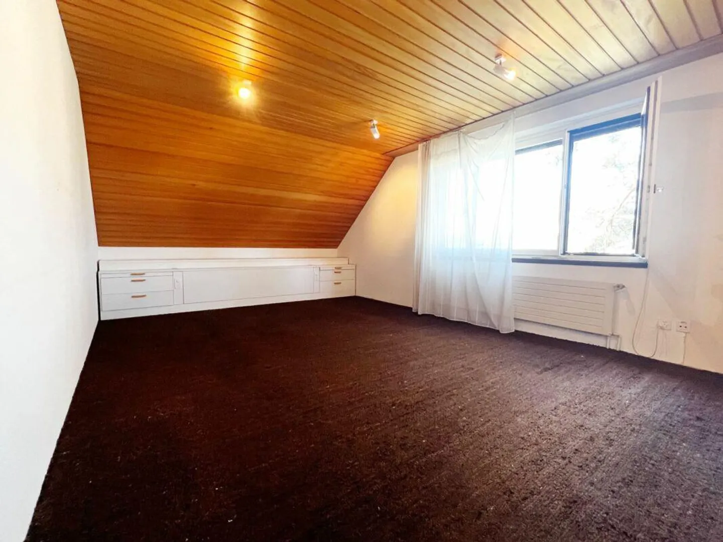 Single-family house with valuable building reserve - Photo 23 of 30
