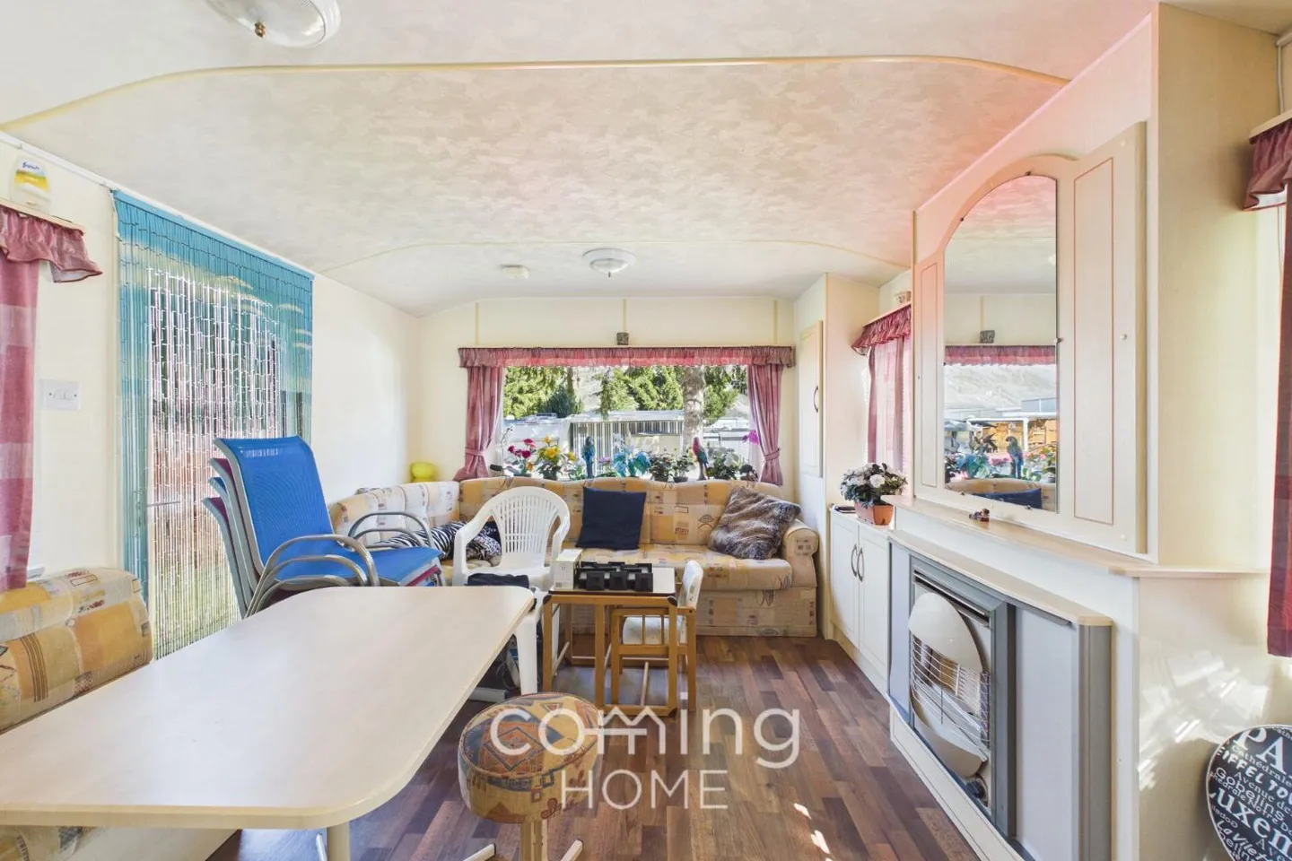 Mobile home luminoso con 4 camere da letto e loggia con vista sulla natura - Foto 2 di 13