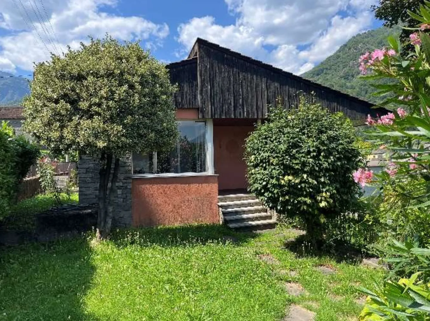 Spacious independent house with 8 rooms and large garden in Giornico - Photo 12 of 13