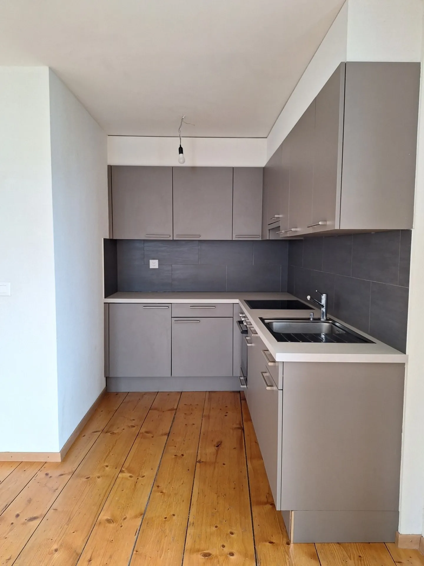 Bosquets 9 - Appartamento di 3.5 locali nel cuore di Vevey - CONTRATTO IN CORSO - Foto 3 di 11