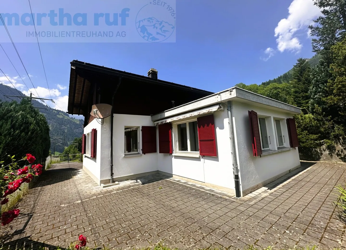 Single house for sale - Photo 1 of 17