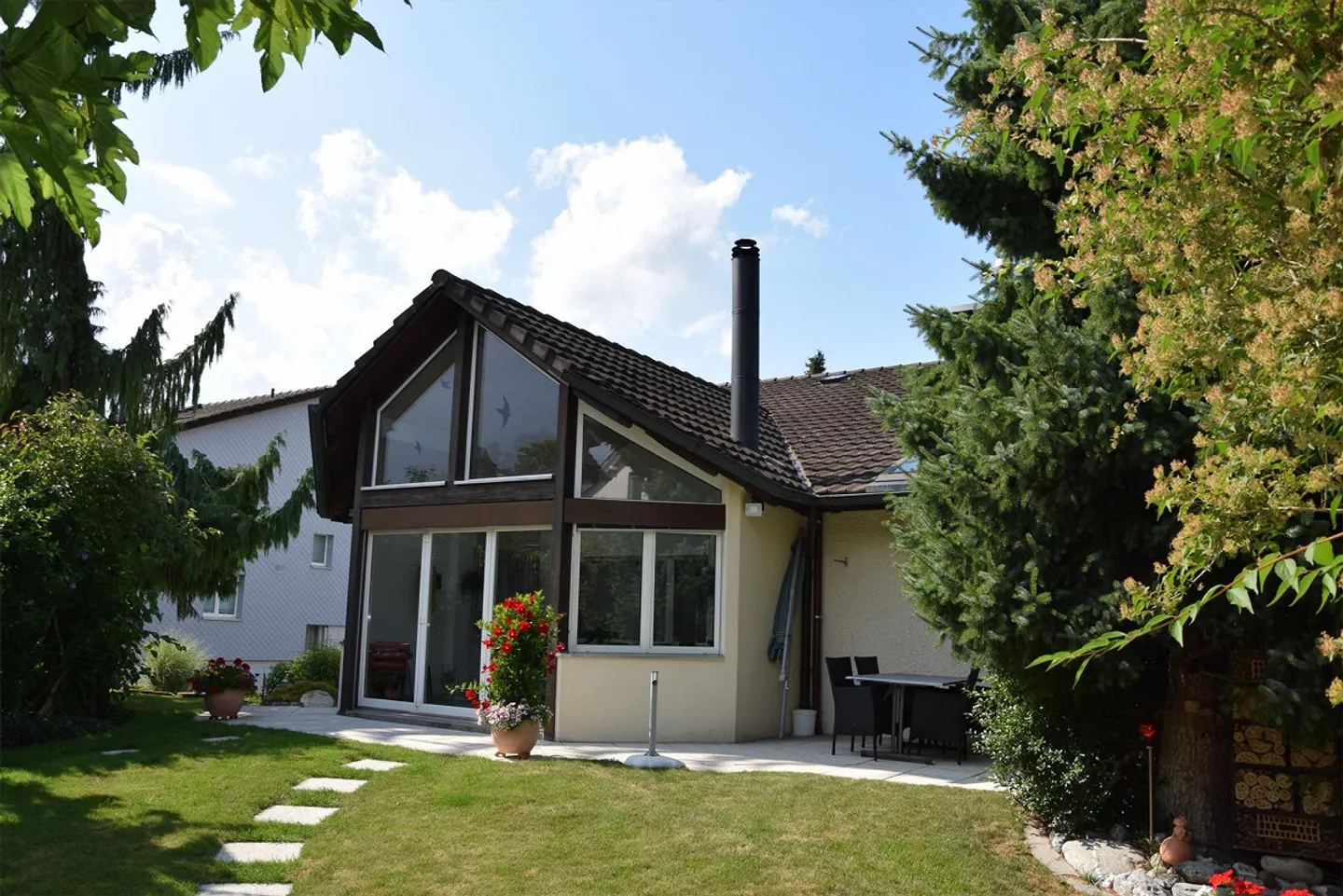 Casa unifamiliare ben tenuta e indipendente con giardino d'inverno - Foto 1 di 18