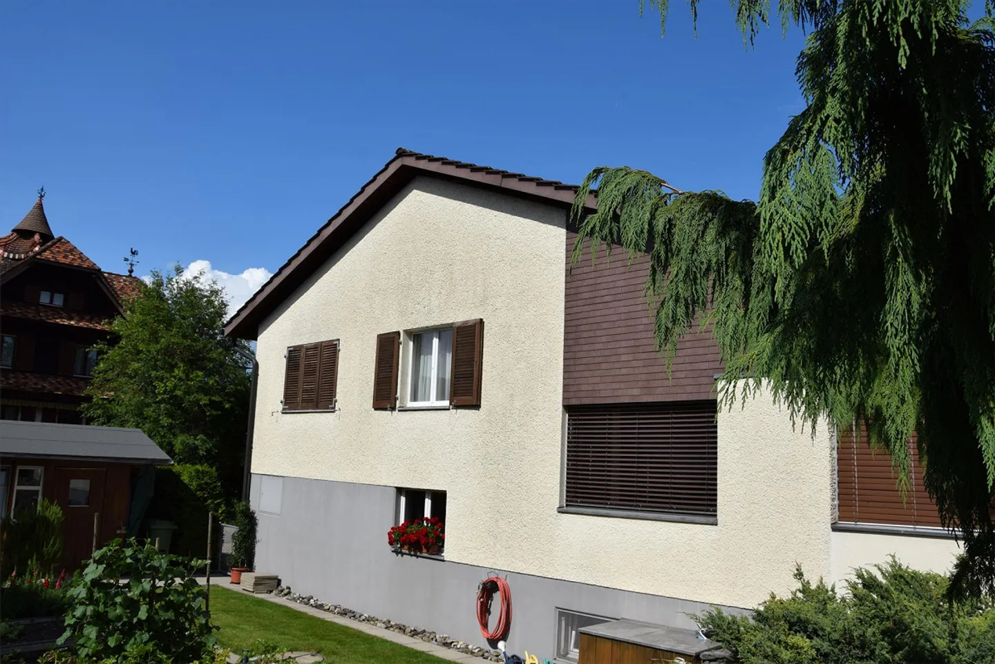 Casa unifamiliare ben tenuta e indipendente con giardino d'inverno - Foto 3 di 18