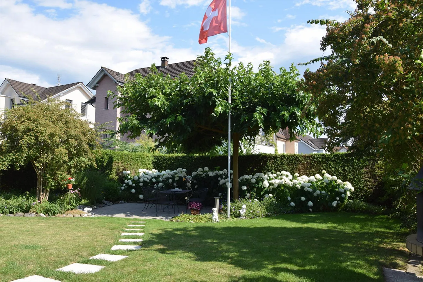 Casa unifamiliare ben tenuta e indipendente con giardino d'inverno - Foto 4 di 18