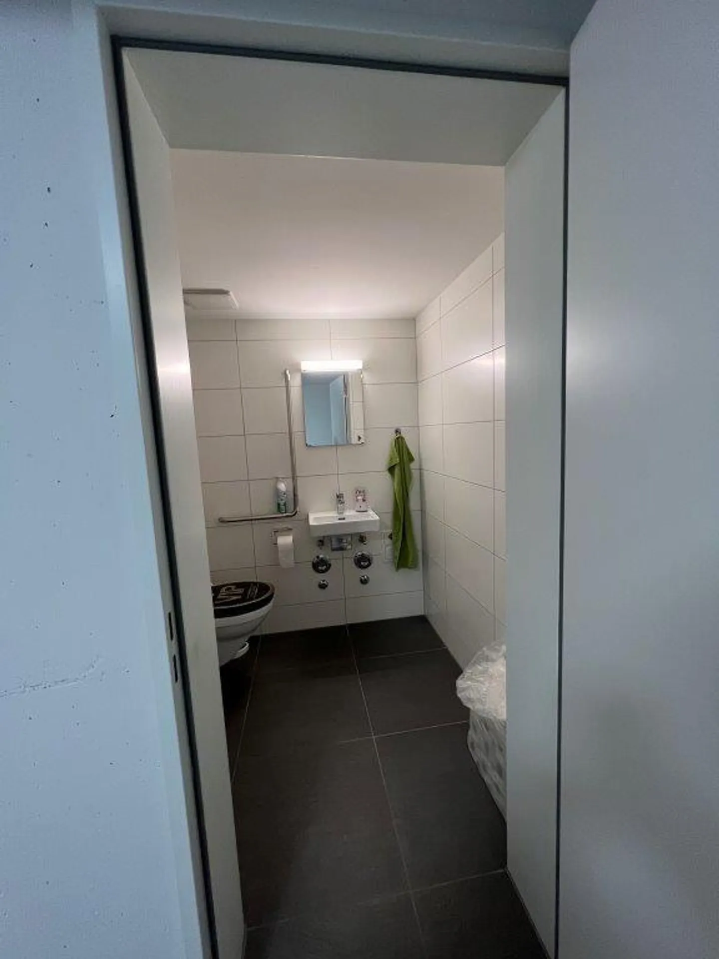 Vielseitig nutzbarer Gewerberaum - Foto 5 von 8