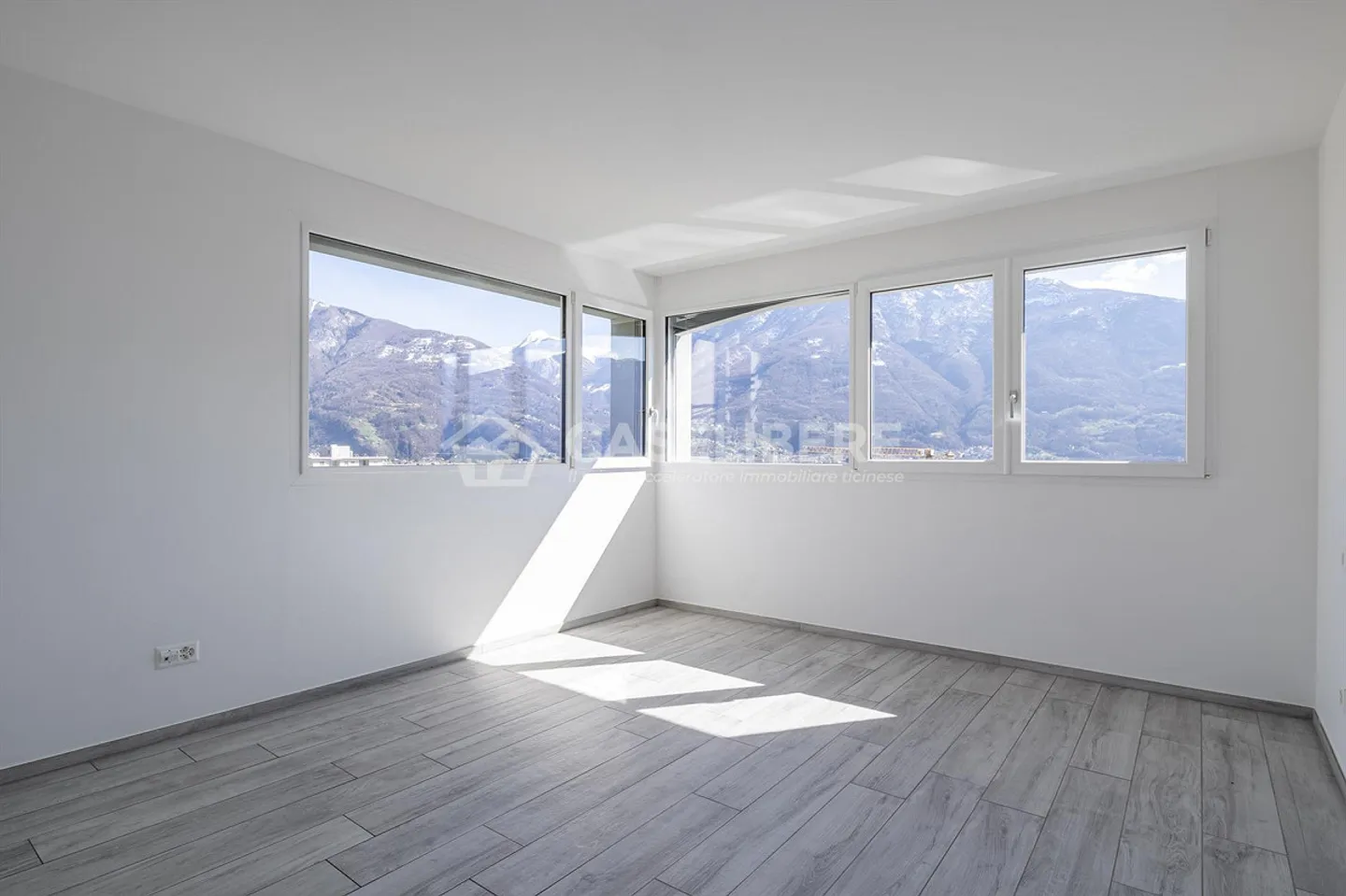 VILLA WITH SWIMMING POOL OF 5.5 ROOMS IN SEMENTINA - Photo 16 of 27