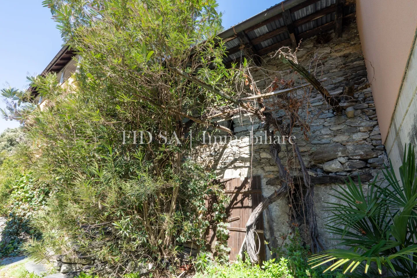 GUDO - Rustic with approved building permit in sunny location - Photo 5 of 6