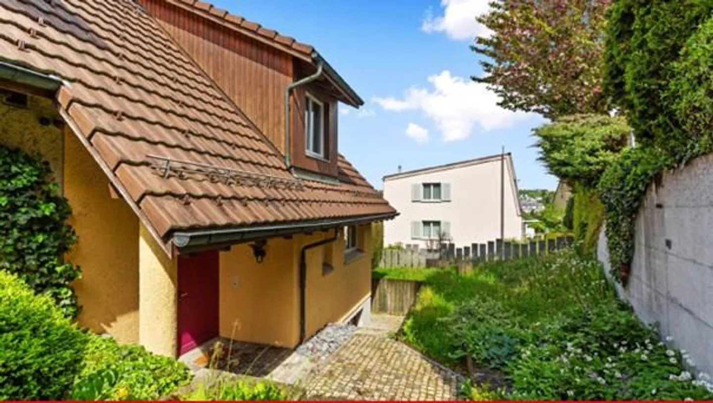 Doppeleinfamilienhaus mit Potential - Foto 1 von 9
