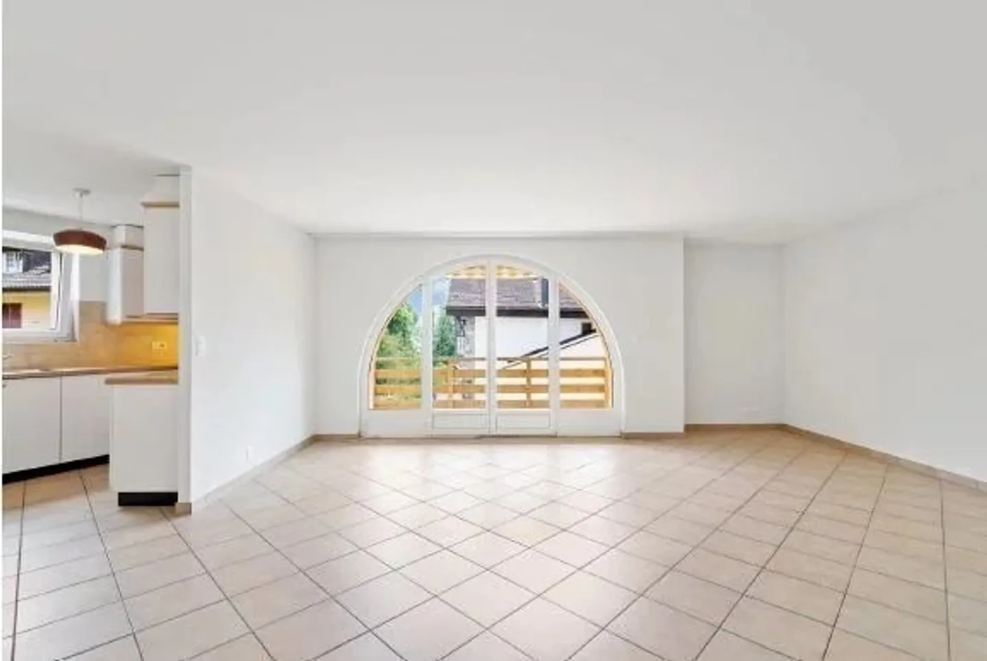 Große 4,5-Zimmer-Wohnung im Obergeschoss mit Balkon - Foto 2 von 10