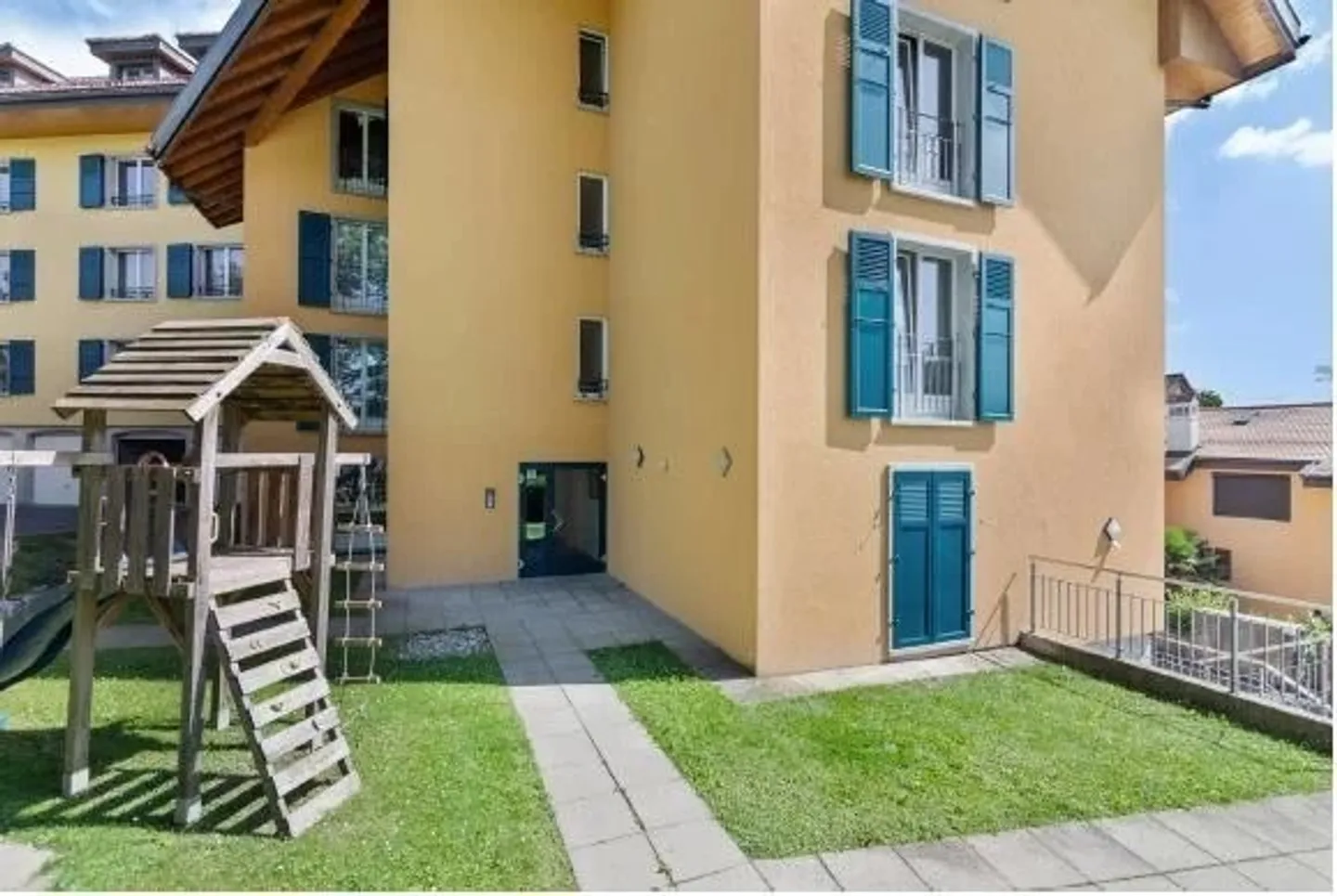 Große 4,5-Zimmer-Wohnung im Obergeschoss mit Balkon - Foto 9 von 10