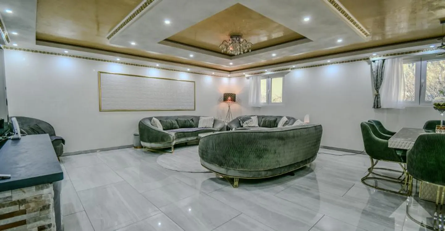 Casa familiare ristrutturata con appartamento - Foto 3 di 12