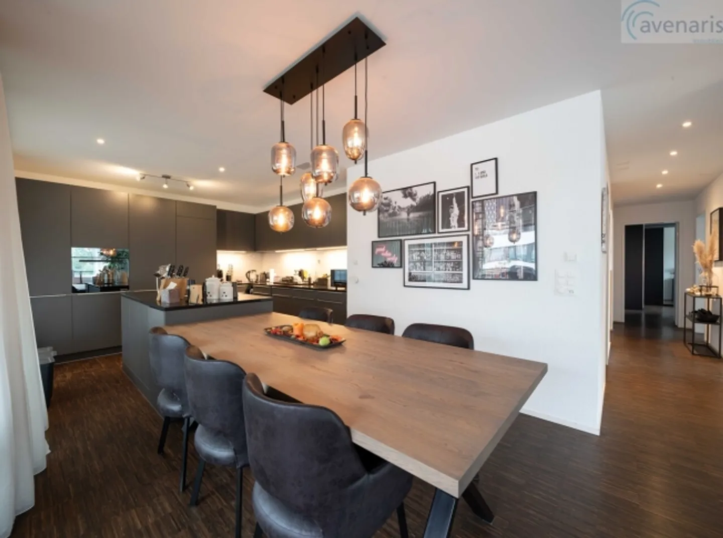 Exclusive 4.5-room apartment with high-quality furnishings - Photo 2 of 9