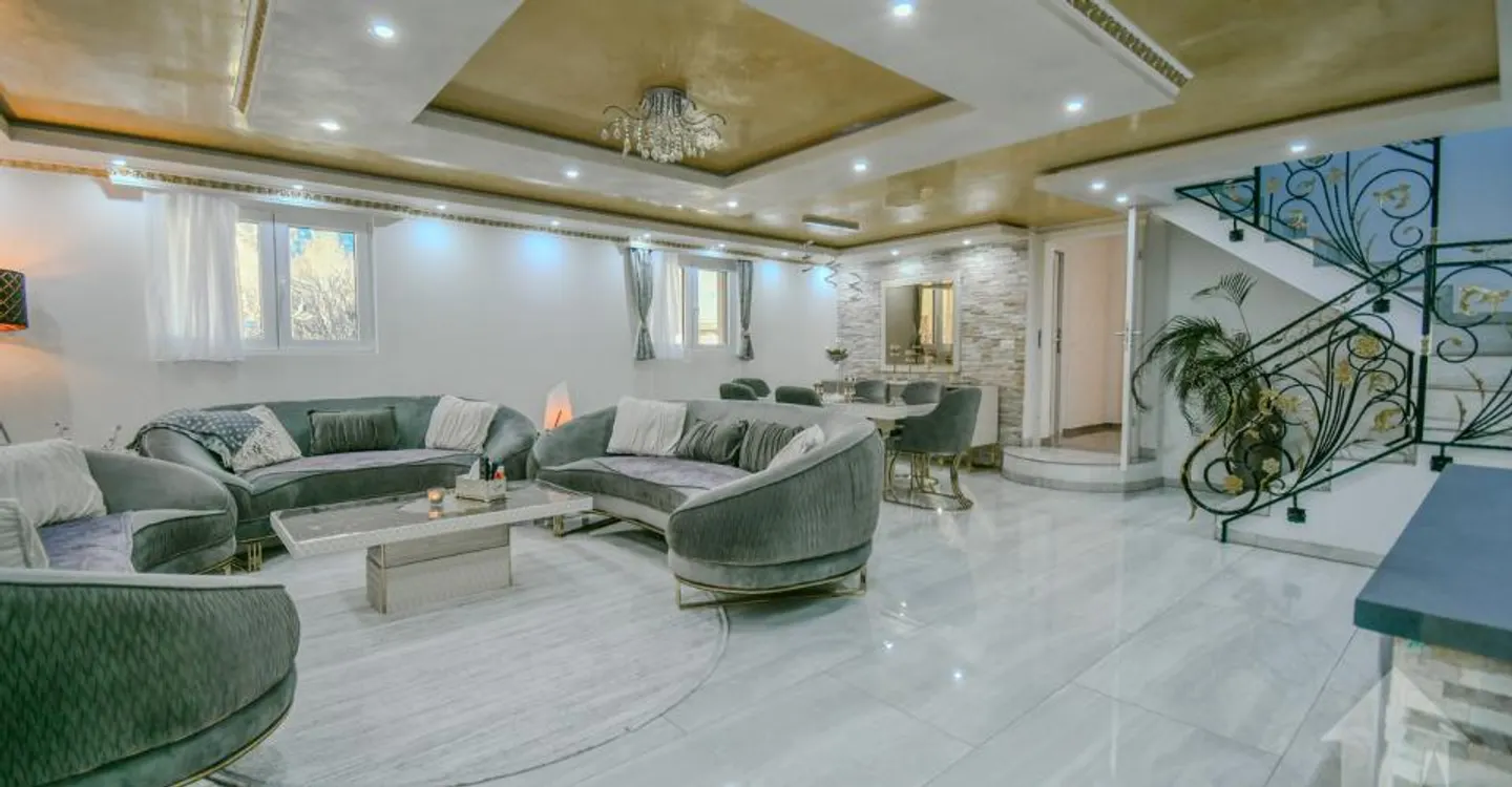 Casa familiare ristrutturata con appartamento - Foto 1 di 12