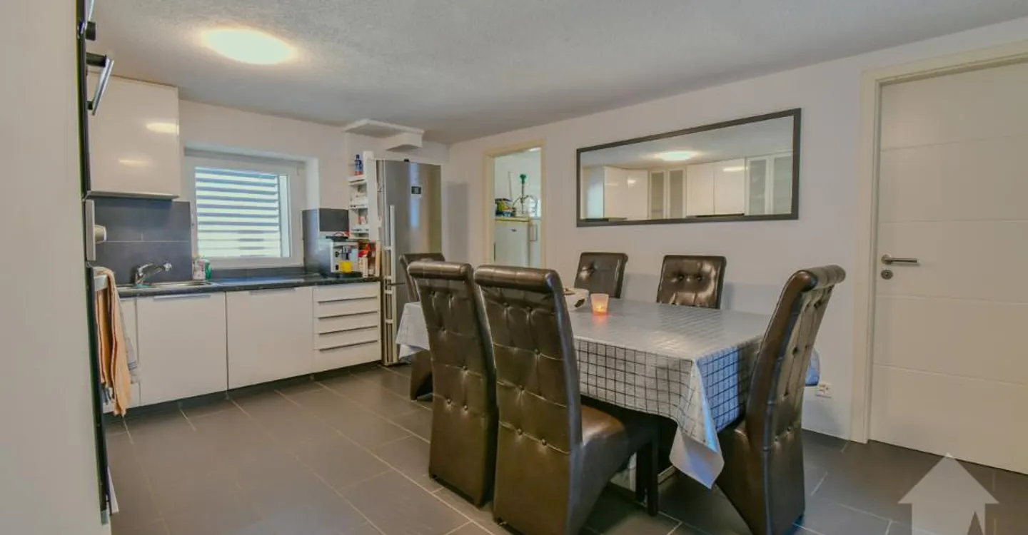 Casa familiare ristrutturata con appartamento - Foto 5 di 12