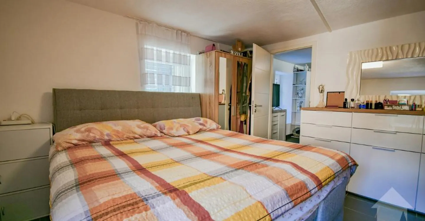 Casa familiare ristrutturata con appartamento - Foto 8 di 12