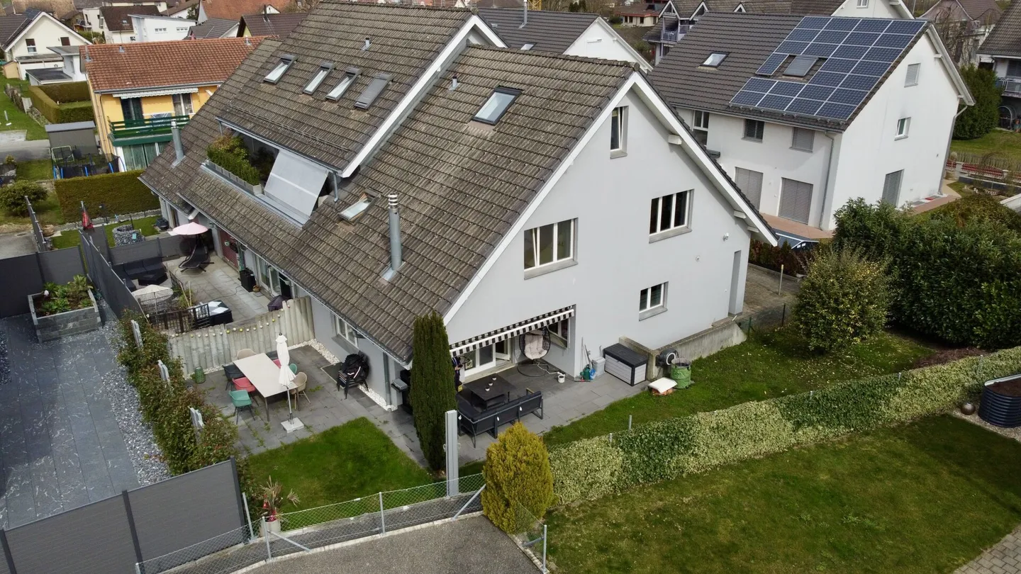 Casa d'angolo da sogno in posizione centrale - La tua nuova casa ti aspetta! - Foto 2 di 15