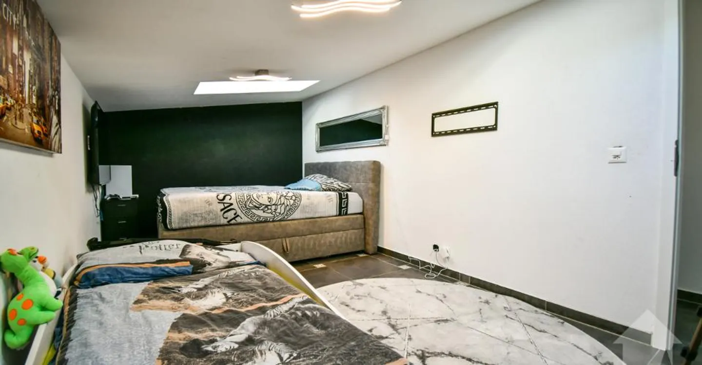 Casa familiare ristrutturata con appartamento - Foto 9 di 12