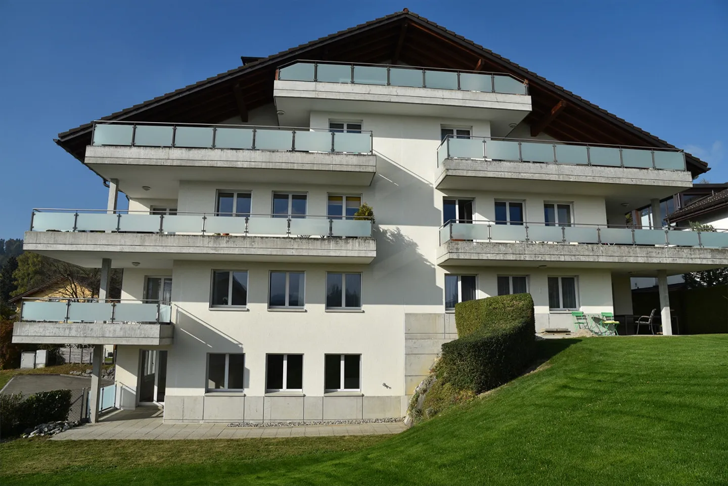 Appartement spacieux et ensoleillé de 5,5 pièces dans un emplacement calme - Photo 1 sur 17