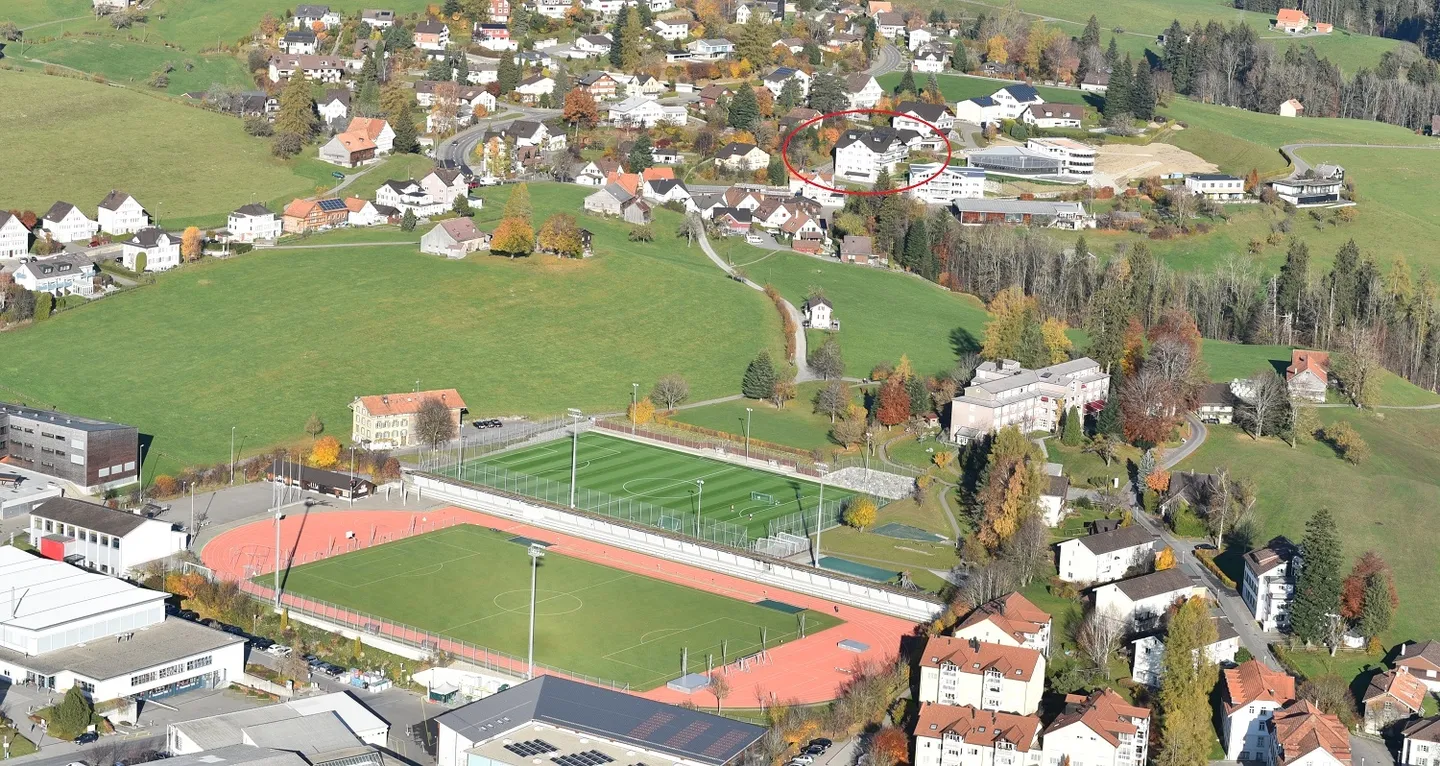 Appartement spacieux et ensoleillé de 5,5 pièces dans un emplacement calme - Photo 2 sur 17