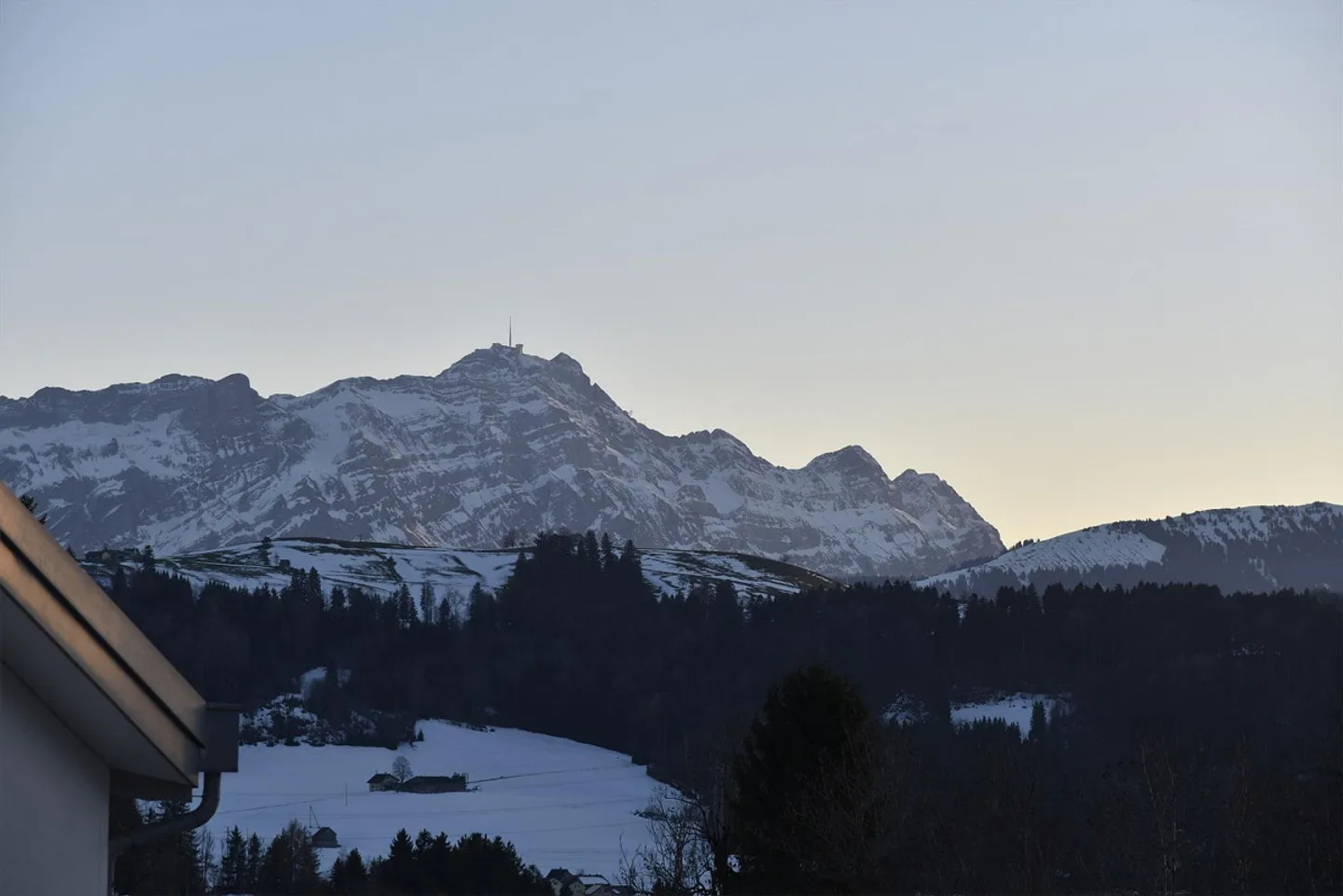 Appartement spacieux et ensoleillé de 5,5 pièces dans un emplacement calme - Photo 3 sur 17